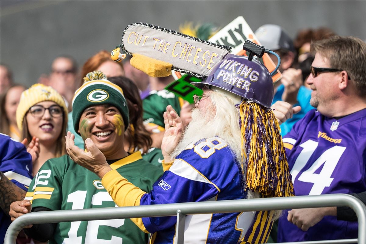 Packers/Vikings Tailgate Party Features Holmen Around River