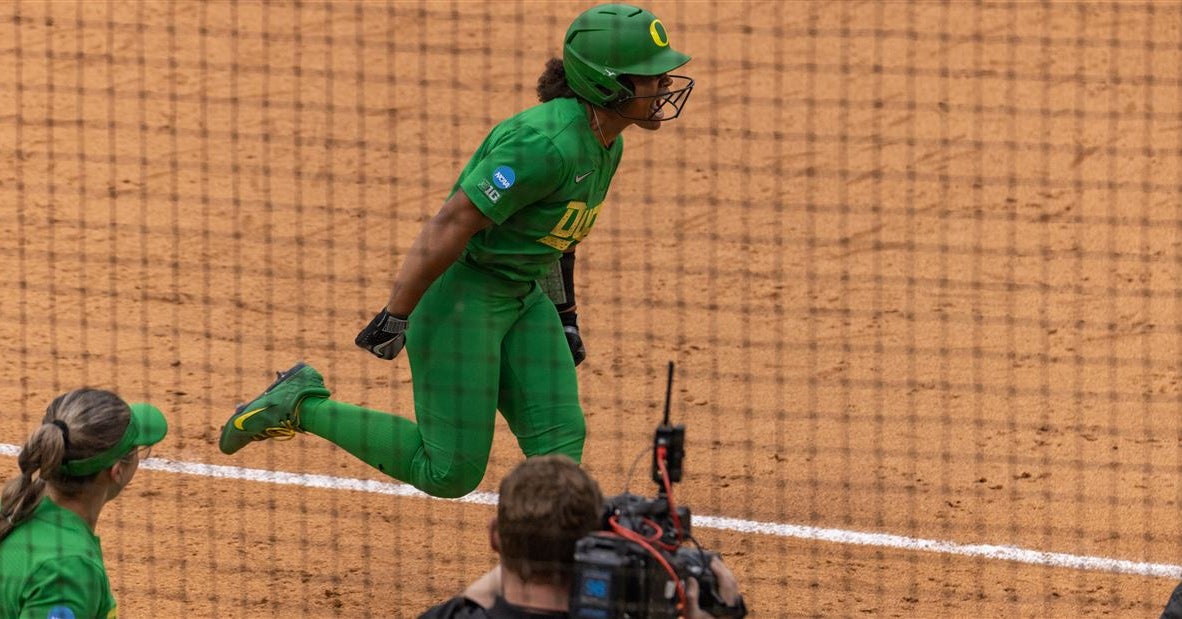 Dezianna Patmon does it again: Oregon takes first Super Regional game on walk-off hit