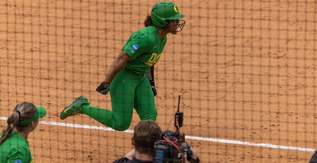 Dezianna Patmon does it again: Oregon takes first Super Regional game ...