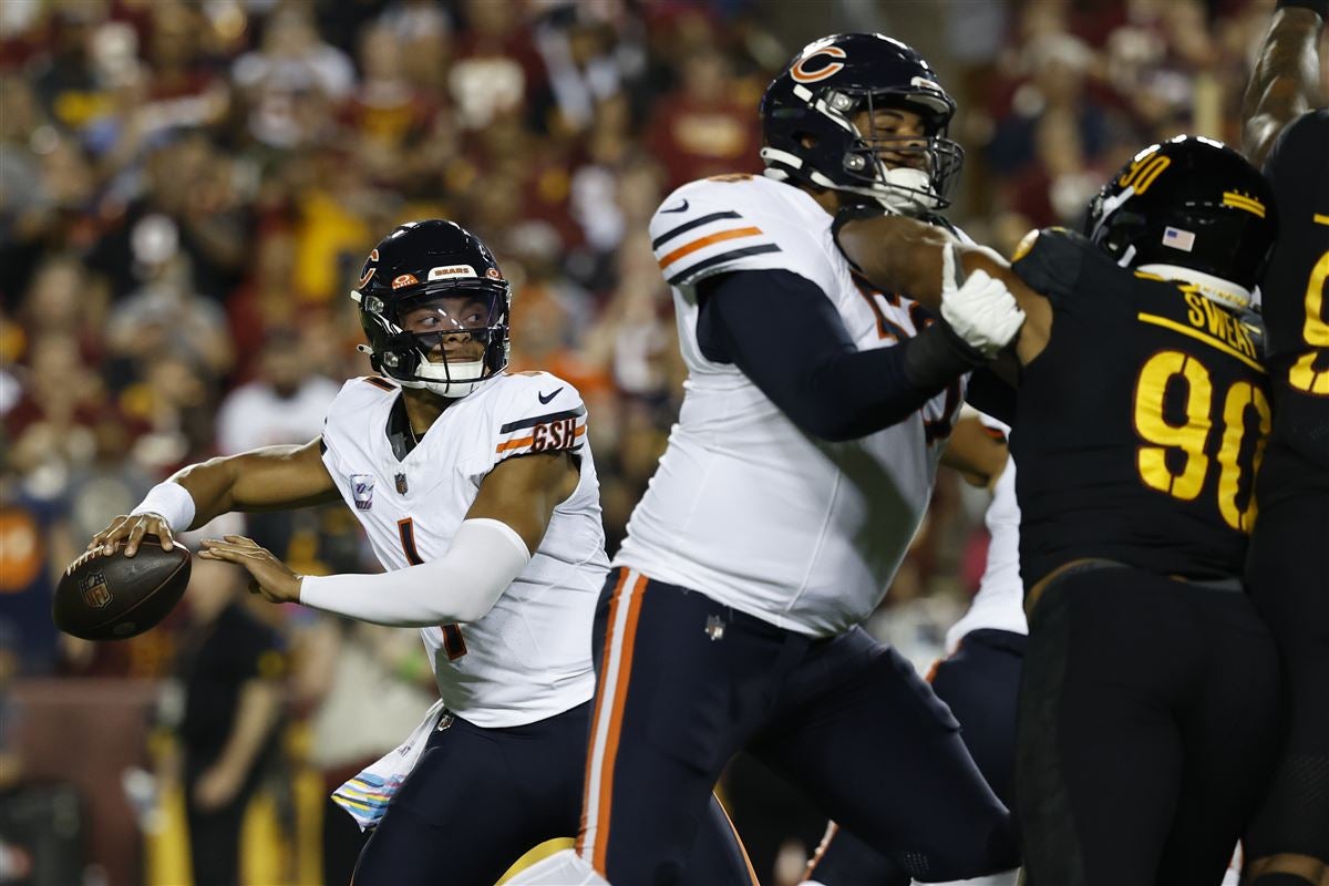 Bears' Justin Fields throws brutal interception off Commanders