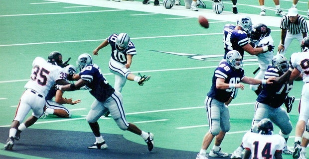 Dallas Cowboys Martin Gramatica kicks a 46 yard field goal with 1