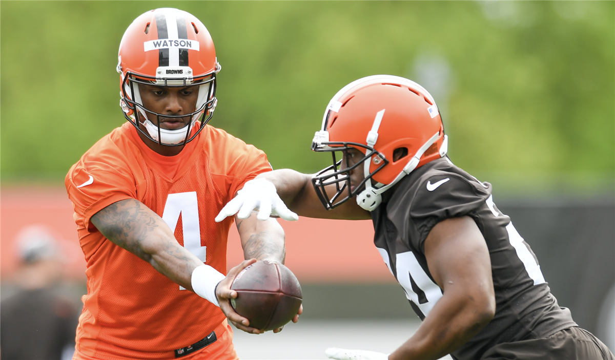 Nick Chubb left the first padded Cleveland Browns practice early