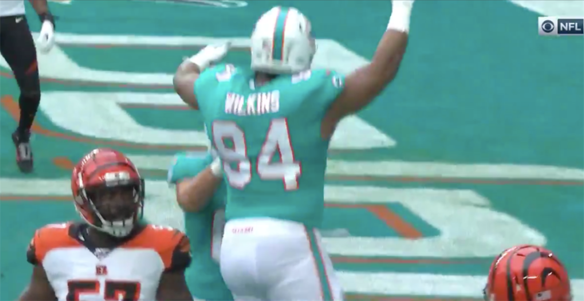 Miami Dolphins' Christian Wilkins catches first-career touchdown pass vs.  Cincinnati Bengals