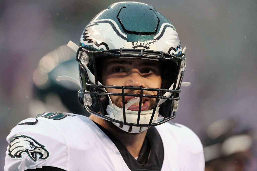 Eagles' Dallas Goedert was sucker-punched at restaurant during dinner with  family, video shows