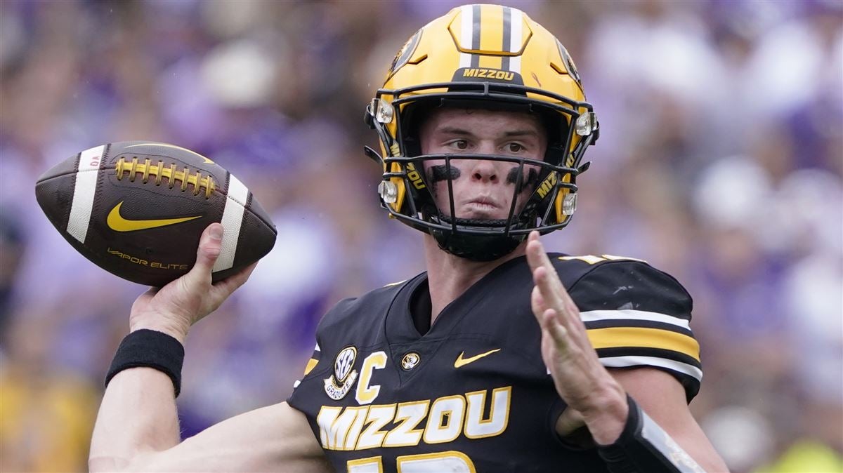 College football recruiting rankings: Top 10 quarterbacks in 2023 - College  Football HQ