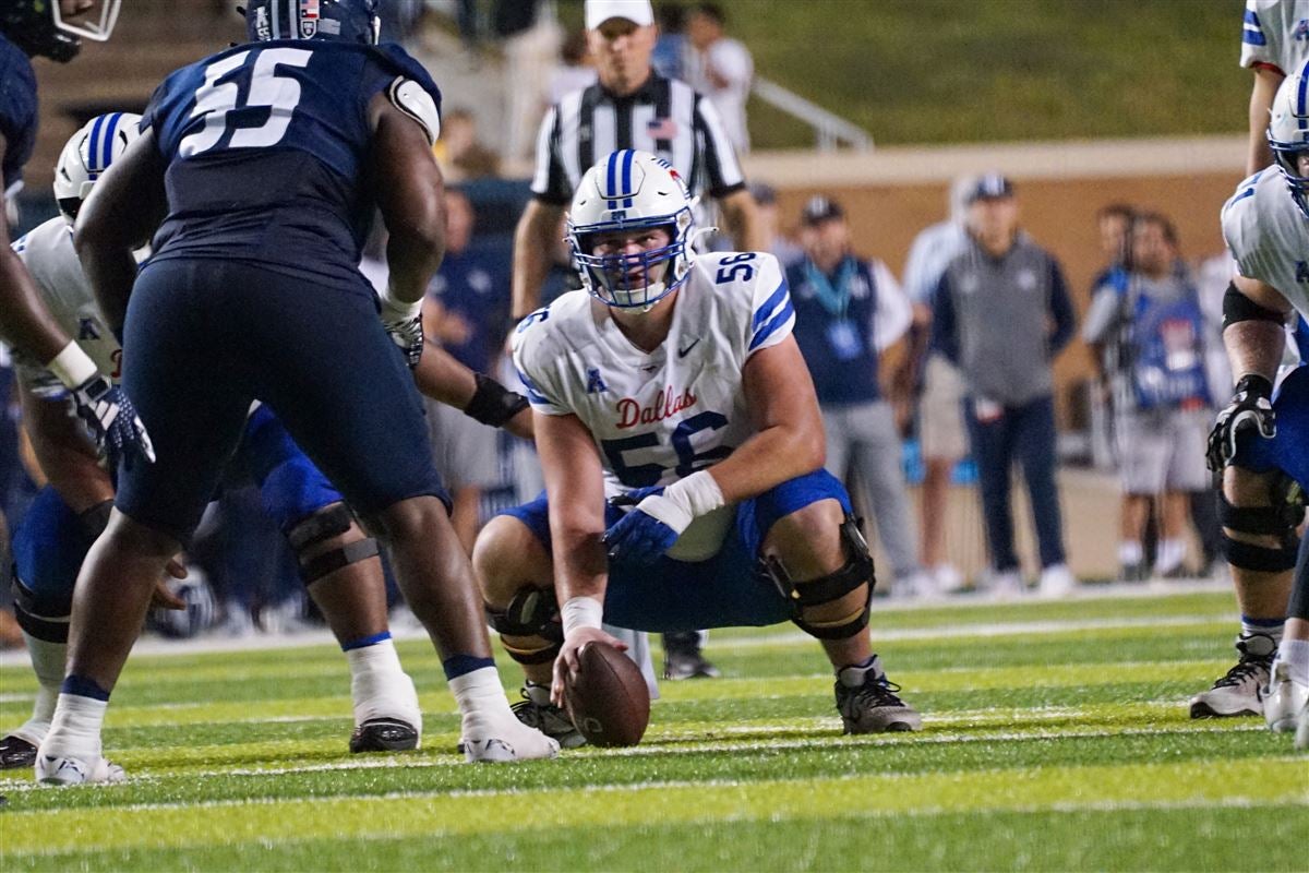 SMU center Hickman to enter portal