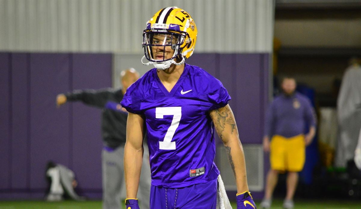 Joe Burrow, Bengals Teammate Tyler Shelvin Recreate Iconic LSU Photo