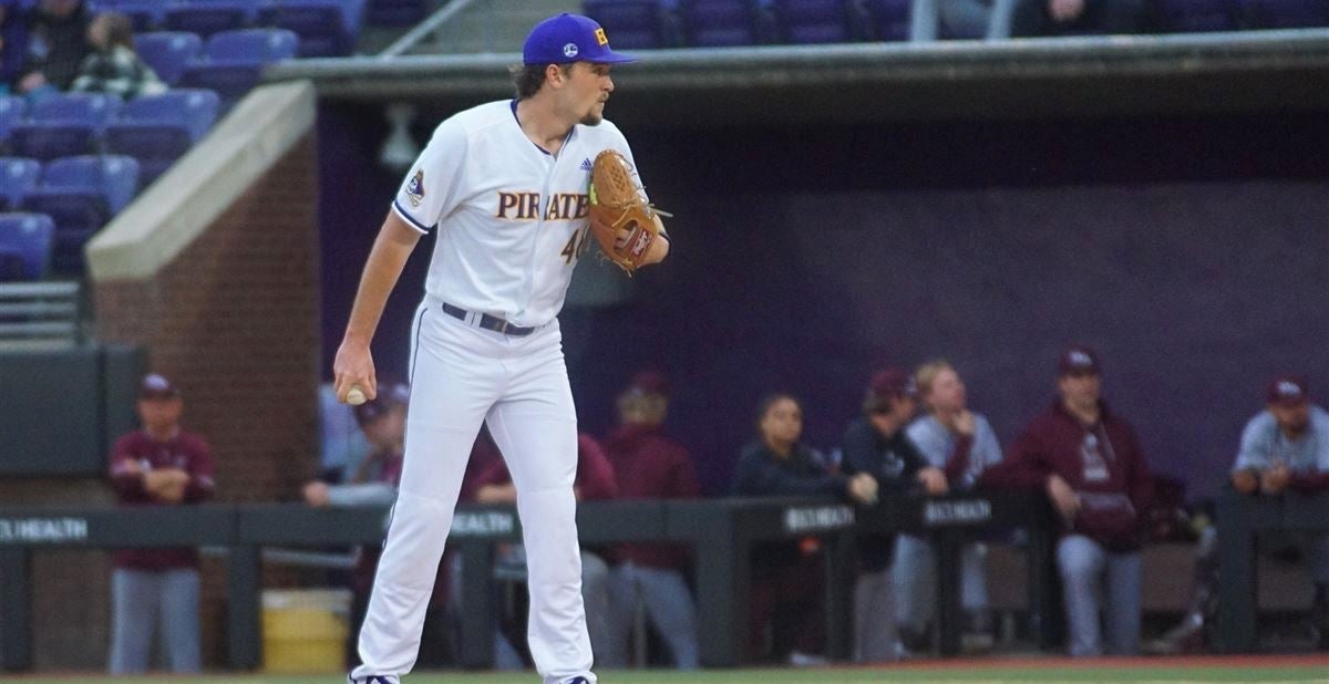 USF Baseball Sweeps Weekend Series From East Carolina, Leads