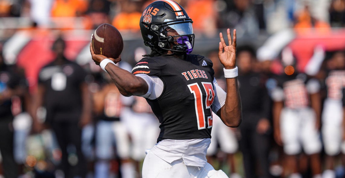 College Football'S Top 25: Will Texas Live Up To The Hype? - 9ypbnlb