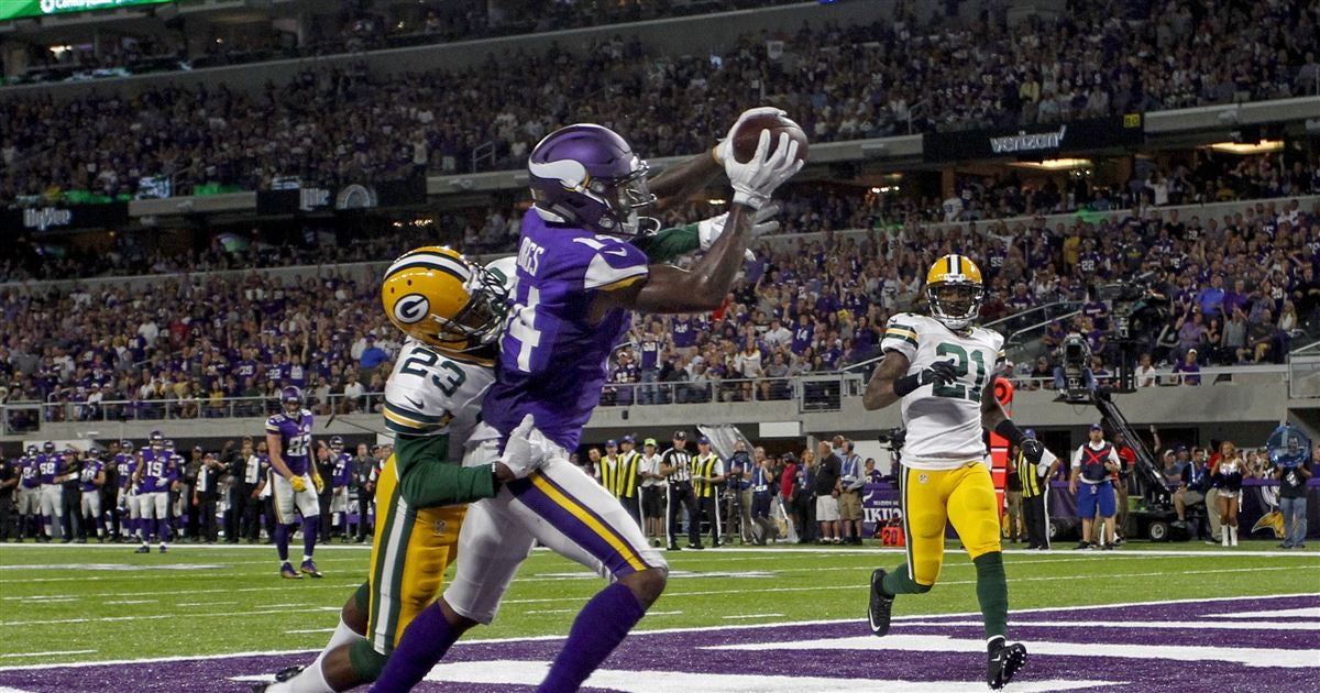 Vikings top Packers behind Bradford, defense