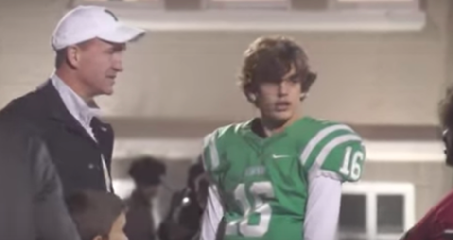 Texas commit Arch Manning breaks high school passing records previously  held by uncles Peyton, Eli 