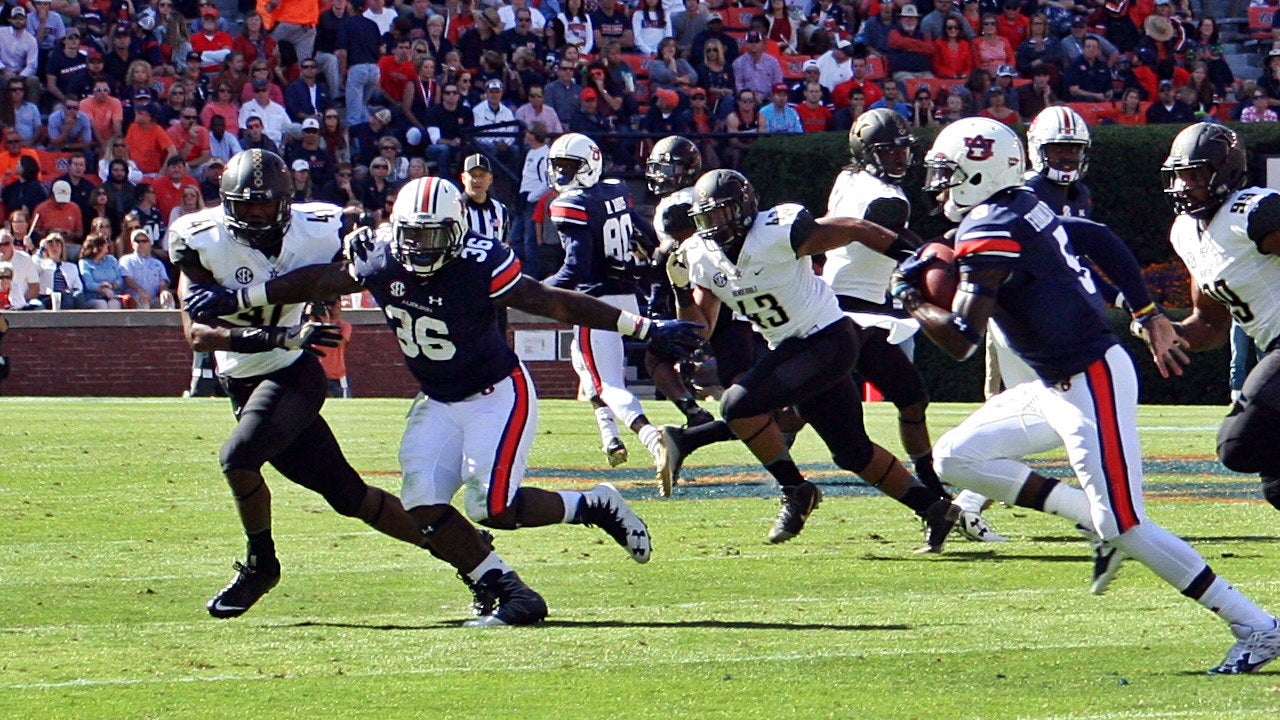 Auburn survives Vanderbilt 23-16