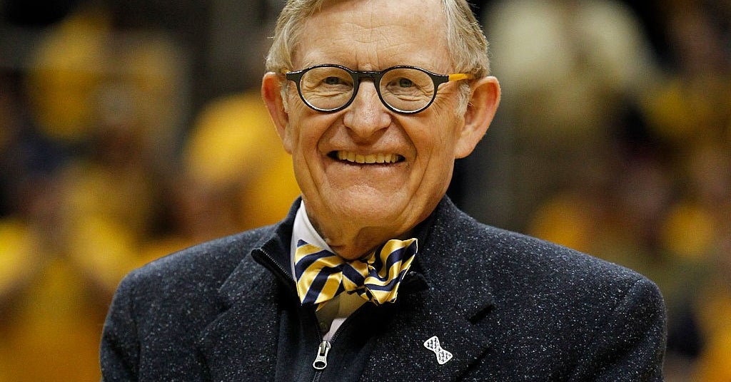 College Football Playoff expansion in jeopardy, WVU president says