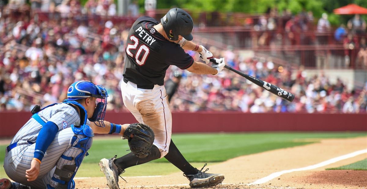 Gator baseball team swept for the first time all season with 7-5 loss at  South Carolina