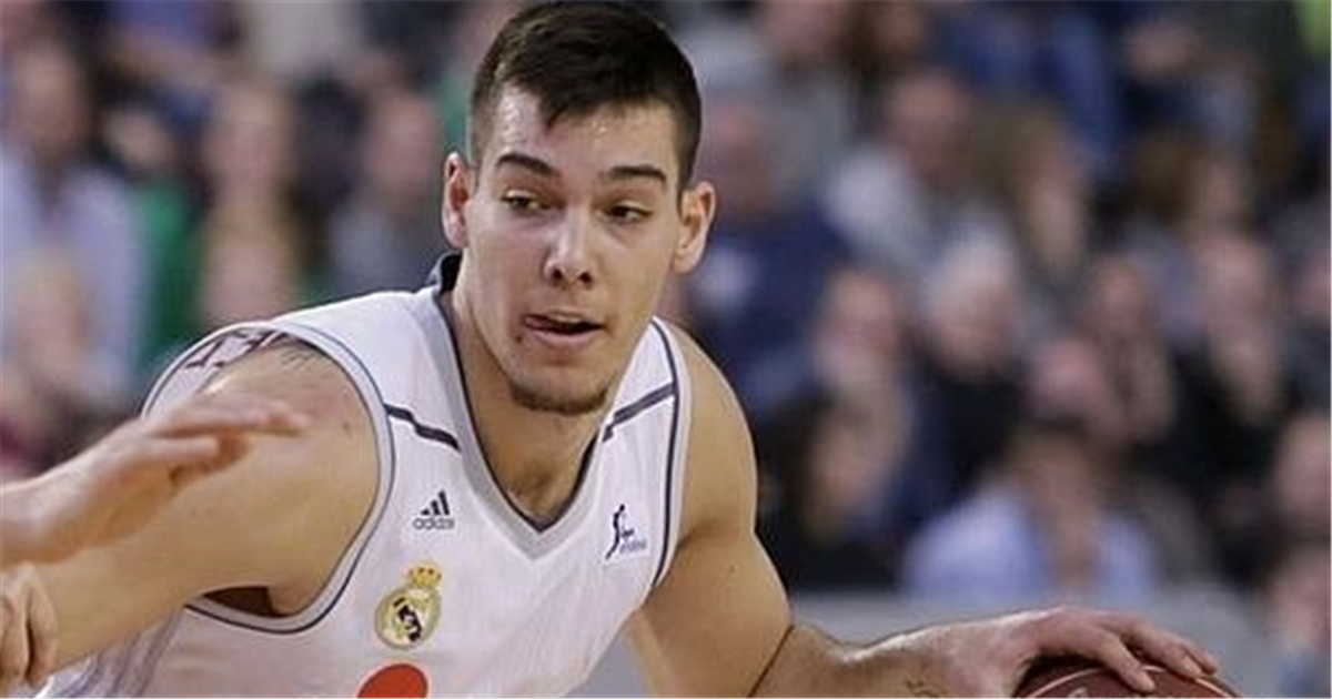 Willy Hernangomez Displays Beautiful Up and Under Move vs Kings During NBA Games Today