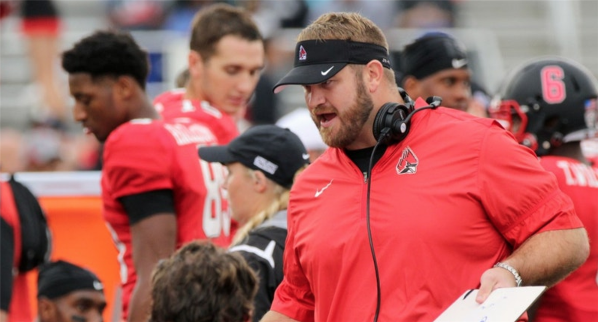 Arizona Wildcats offensive line coach Joe Gilbert leaving for Tampa Bay  Buccaneers, per report - Arizona Desert Swarm