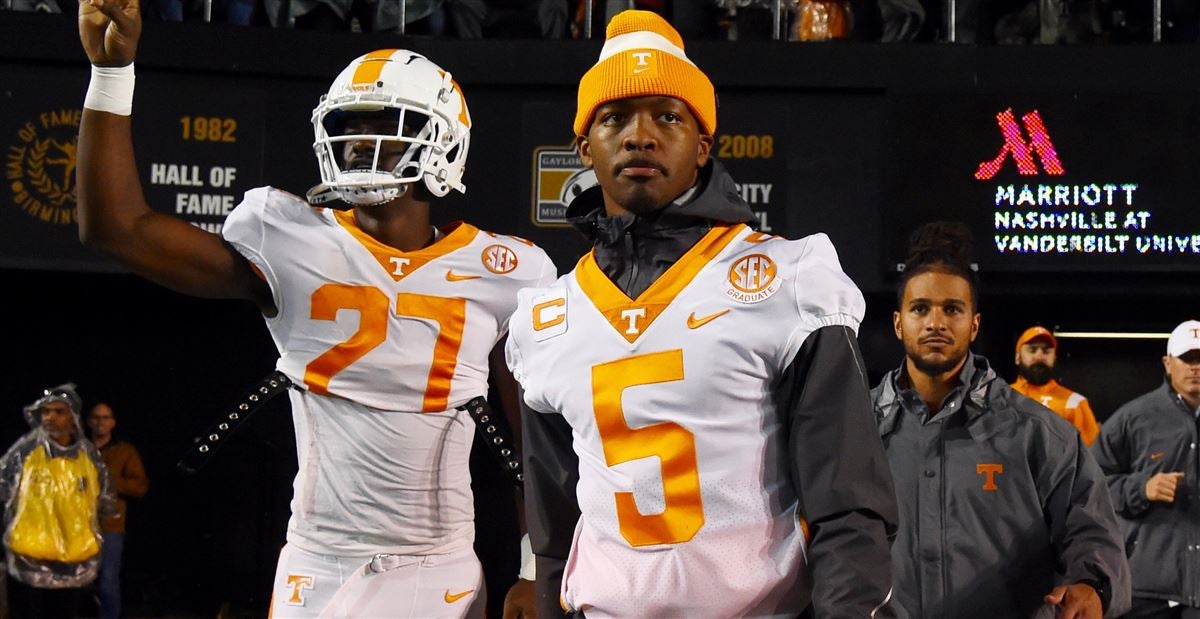 Tennessee QB Hendon Hooker done for season with knee injury