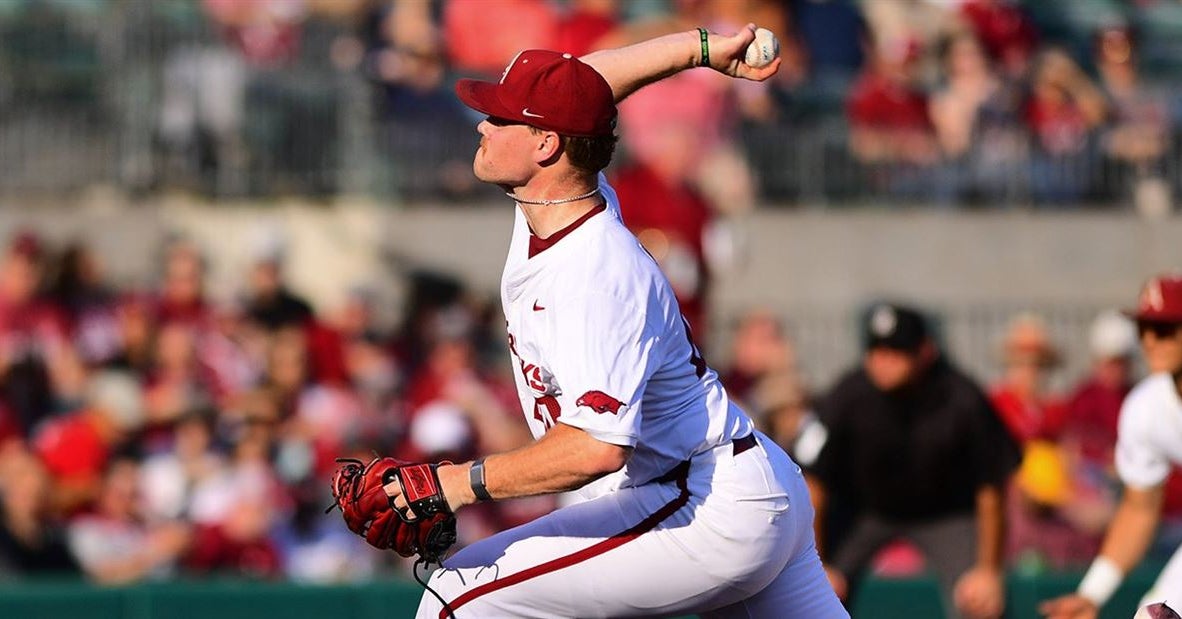 Razorbacks tame Golden Lions in Dickey-Stephens Park, 11-1
