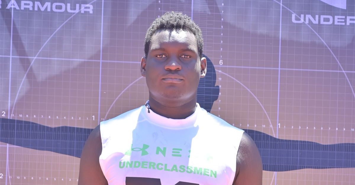 UCLA Offers Rising 2024 OL From Northern California