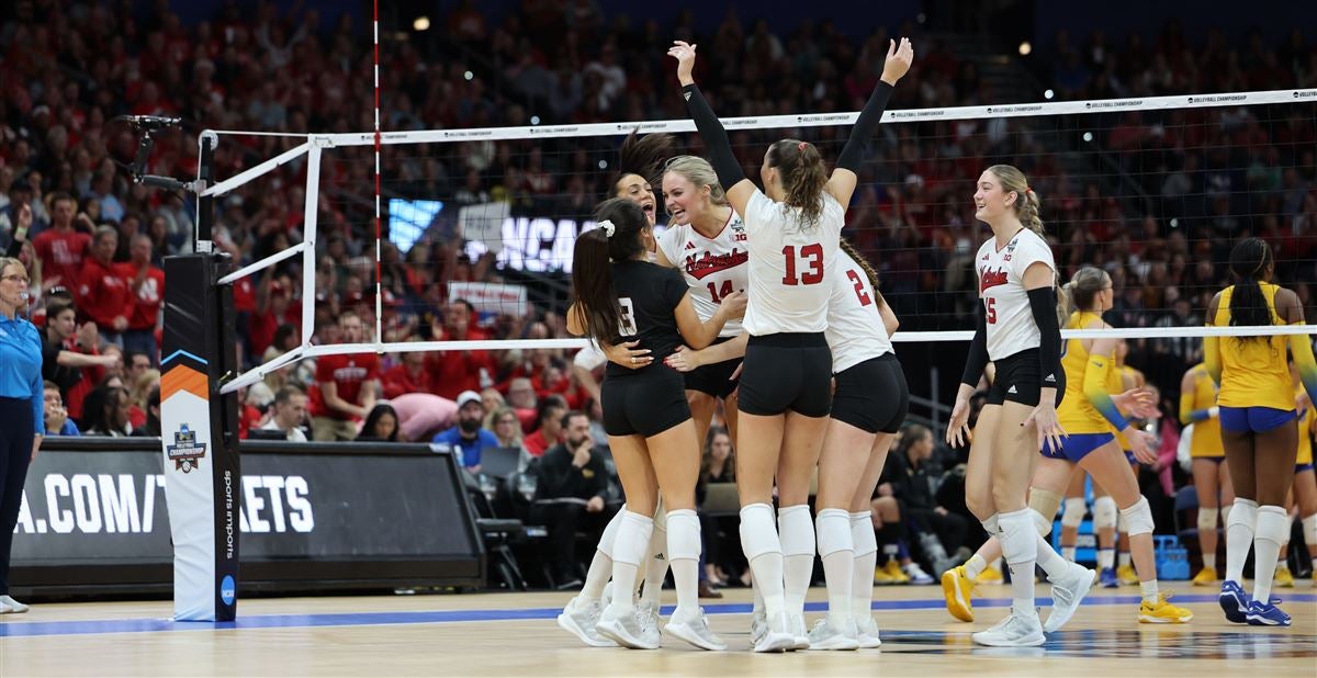 Social media reaction to Nebraska volleyball's sweep of Pitt