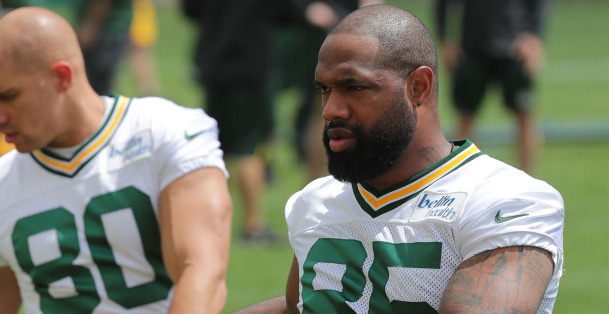 Marcedes Lewis changes jersey number at training camp