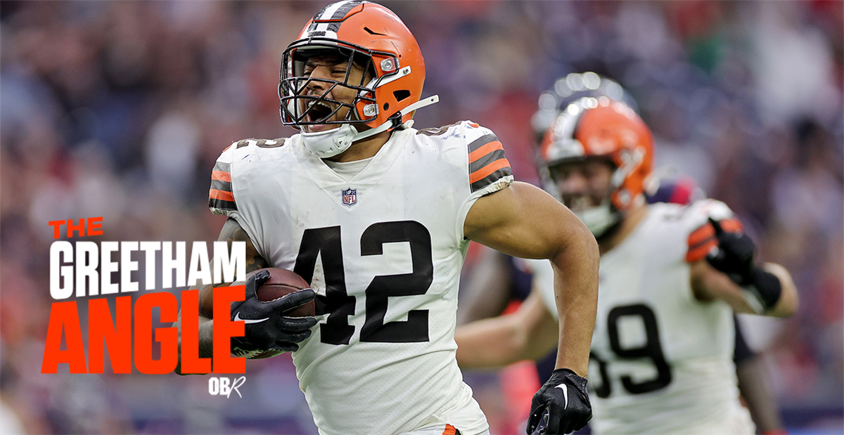 Cleveland Browns defensive end Chase Winovich (69) lines up for the snap  during an NFL football game against the Houston Texans on Sunday, December  4, 2022, in Houston. (AP Photo/Matt Patterson Stock