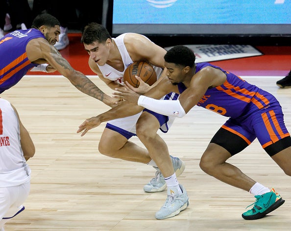 M.J. Walker signs with the New York Knicks