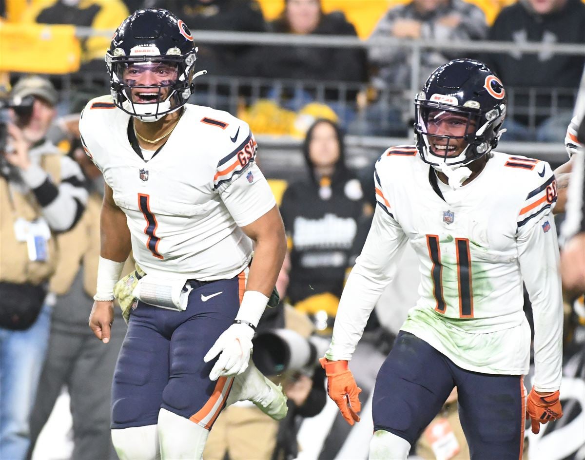 Chicago Bears PFF Grades For Justin Fields, Darnell Mooney, Roquan Smith, Cole  Kmet & Jaylon Johnson 