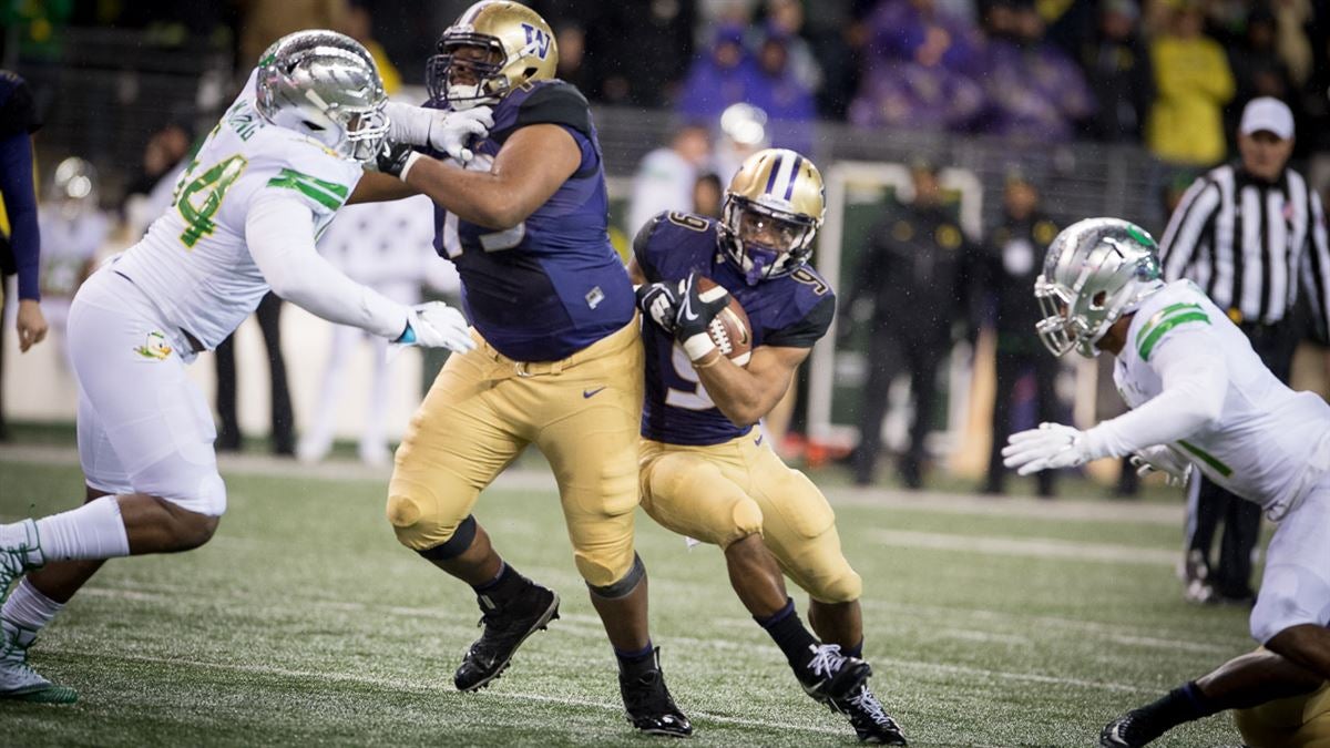 Washington Huskies Sean Parker (1) during a game against the Washington  State Cougars on November 29, 2013 at Husky Stadium in Seattle, WA.  Washington beat Washington State 27-17.(AP Photo/Jesse Beals Stock Photo -  Alamy