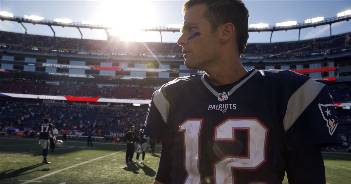 Kevin Faulk shares special moment with Tom Brady at ceremony