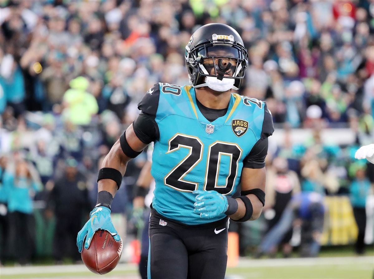 Jacksonville Jaguars News: Jalen Ramsey “battling” to hold in