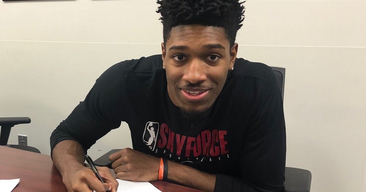 Kyle Alexander signs two-way contract with Miami Heat