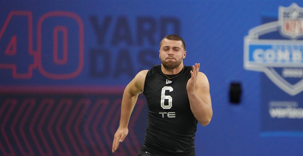 Wisconsin tight end Jake Ferguson (06) participates in a drill at the 2022 NFL  Combine in Indianapolis, Thursday, March 3, 2022. (AP Photo/AJ Mast Stock  Photo - Alamy