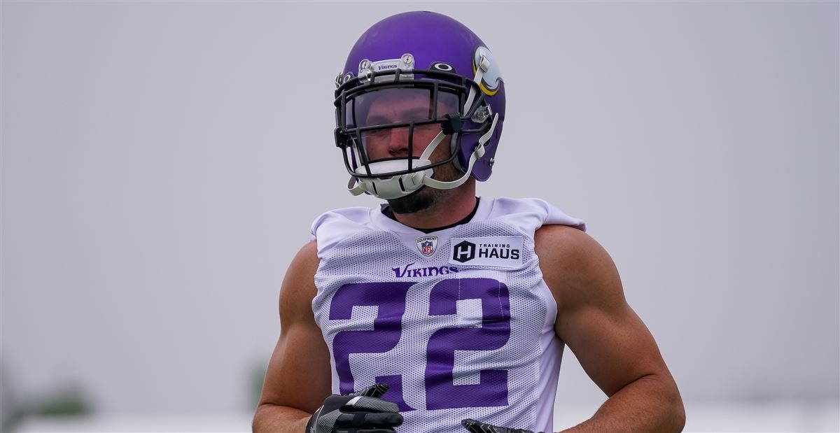 Vikings safety Smith agrees four-year contract extension