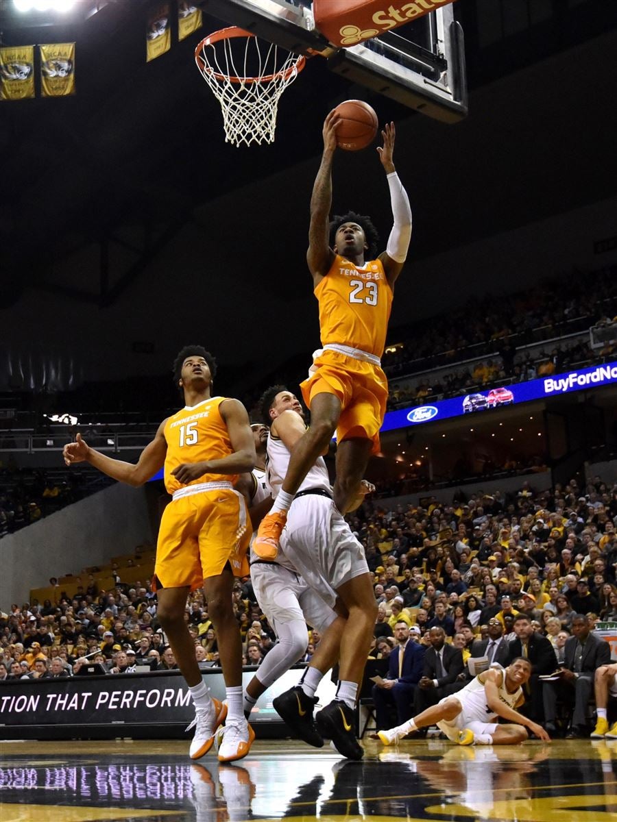 Jordan Bowden finding different ways to score, lead Vols