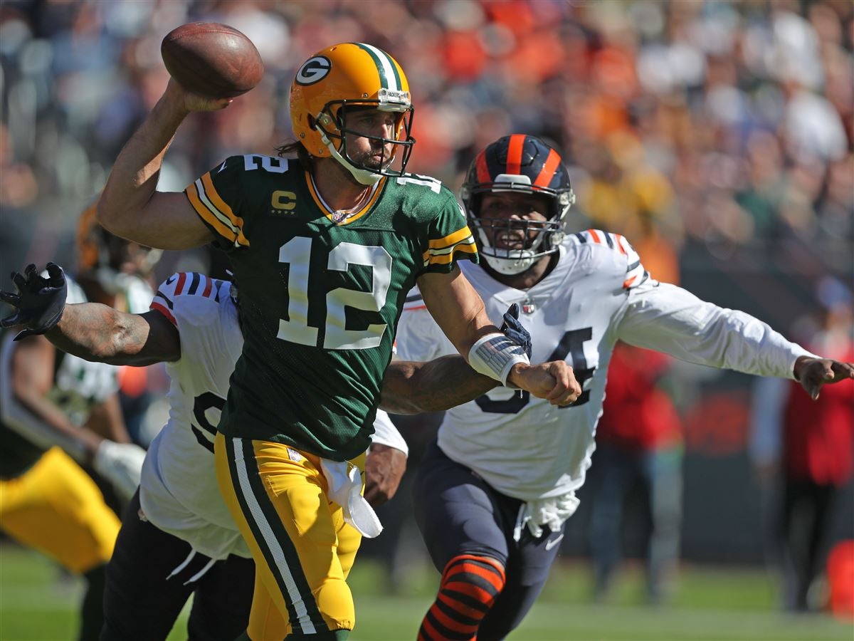 Fields' inconsistency hurts Bears in 24-14 loss to Packers
