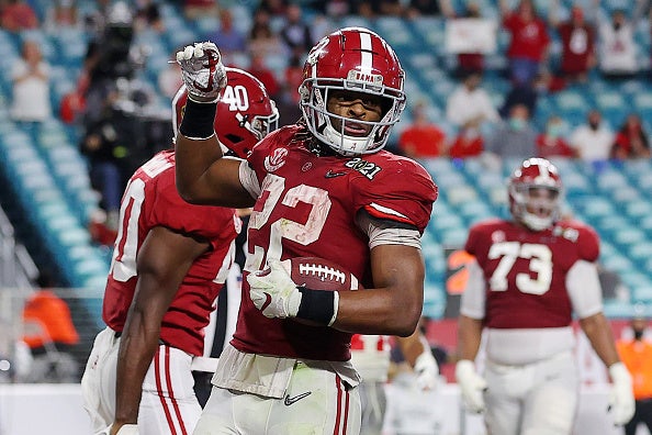 WATCH: Najee Harris can't stop hurdling people on the field