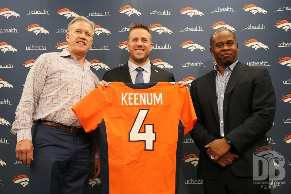 Keenum dominates on Thanksgiving