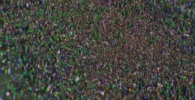 50+ Notre Dame Football Storms Field Pictures