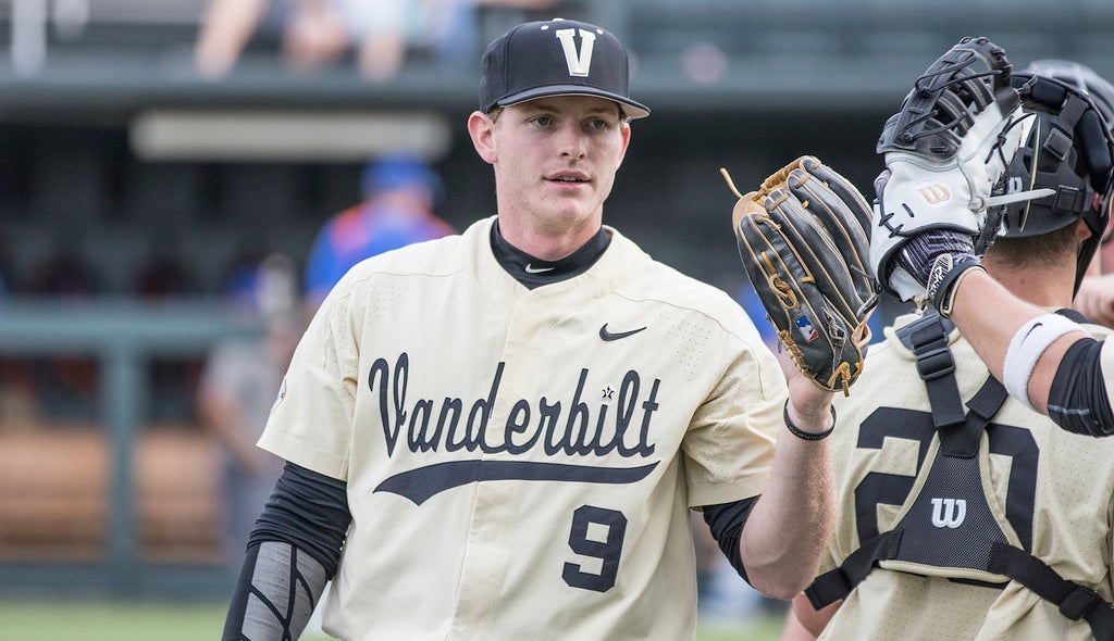 Vanderbilt rallies with 8-run inning, keeps Arkansas from celebration