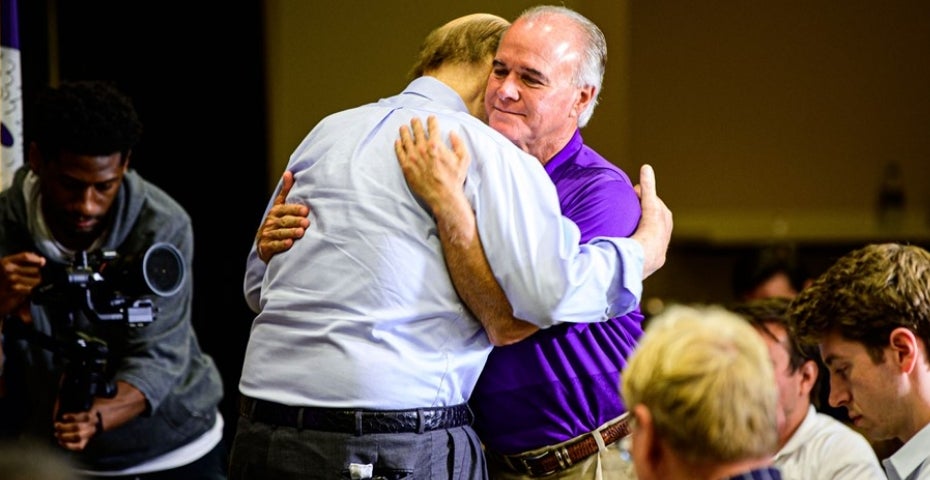 Texas has interviewed LSU baseball coach Paul Mainieri - Burnt