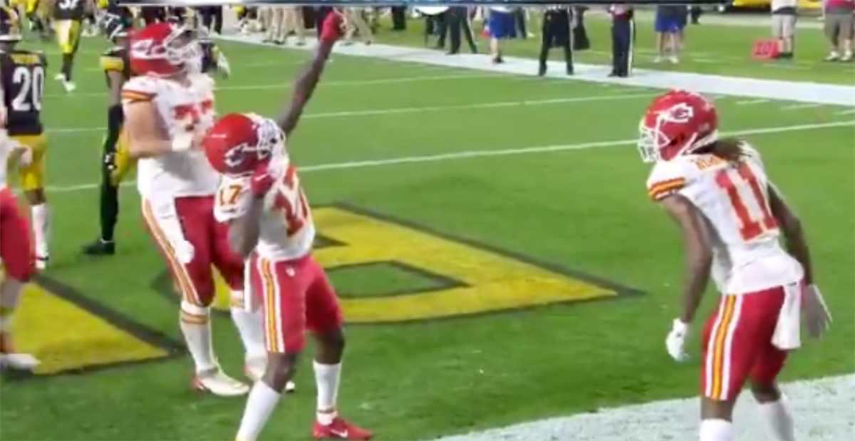 Kansas City Chiefs' Mecole Hardman hauls in this long Patrick