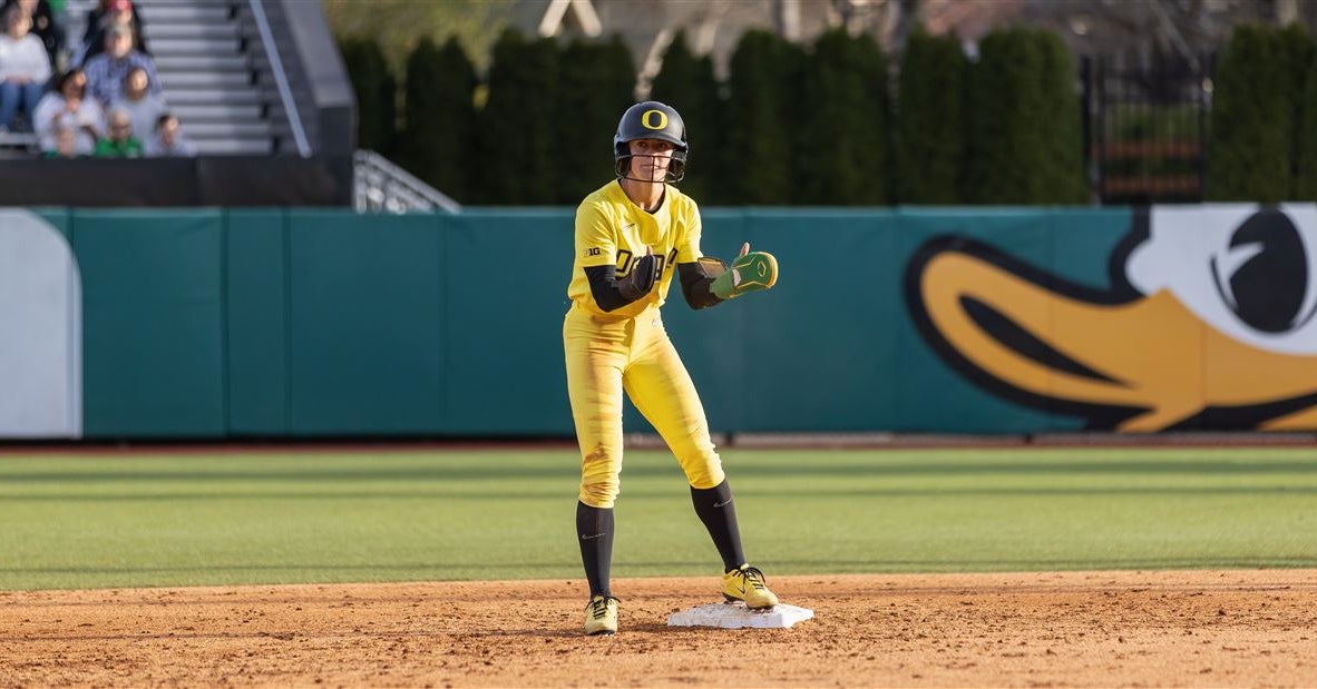 No. 6 Oregon softball takes game one from No. 5 UCLA to claim first place in Big Ten