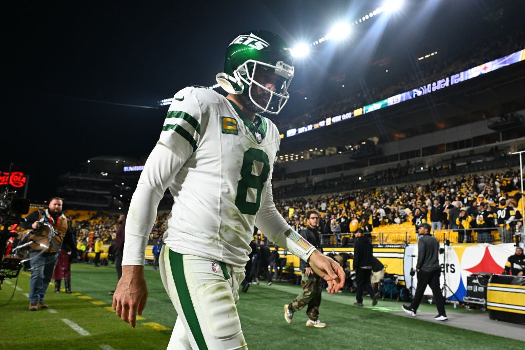 WATCH: Aaron Rodgers Picks His Nose And Appears To Eat His Boogers ...