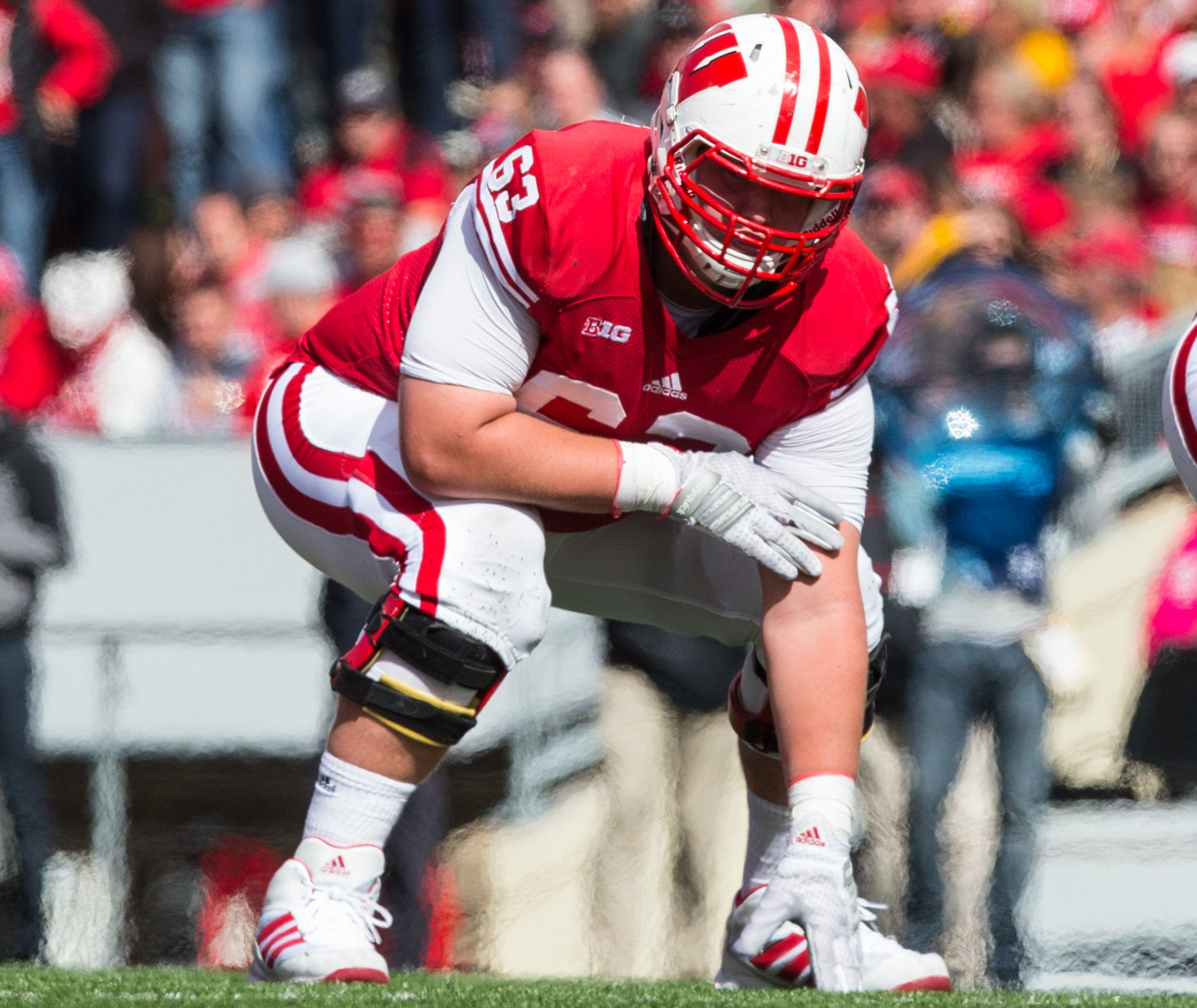 UW's Michael Deiter feels at home at left tackle