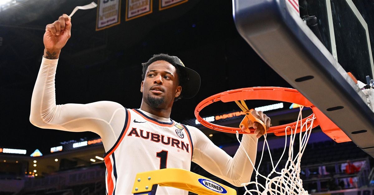 Kevin Overton returning to Auburn next season