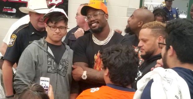 Former Texas A&M Star Von Miller To Open Von's Vision Center On Campus -  Texas A&M Today