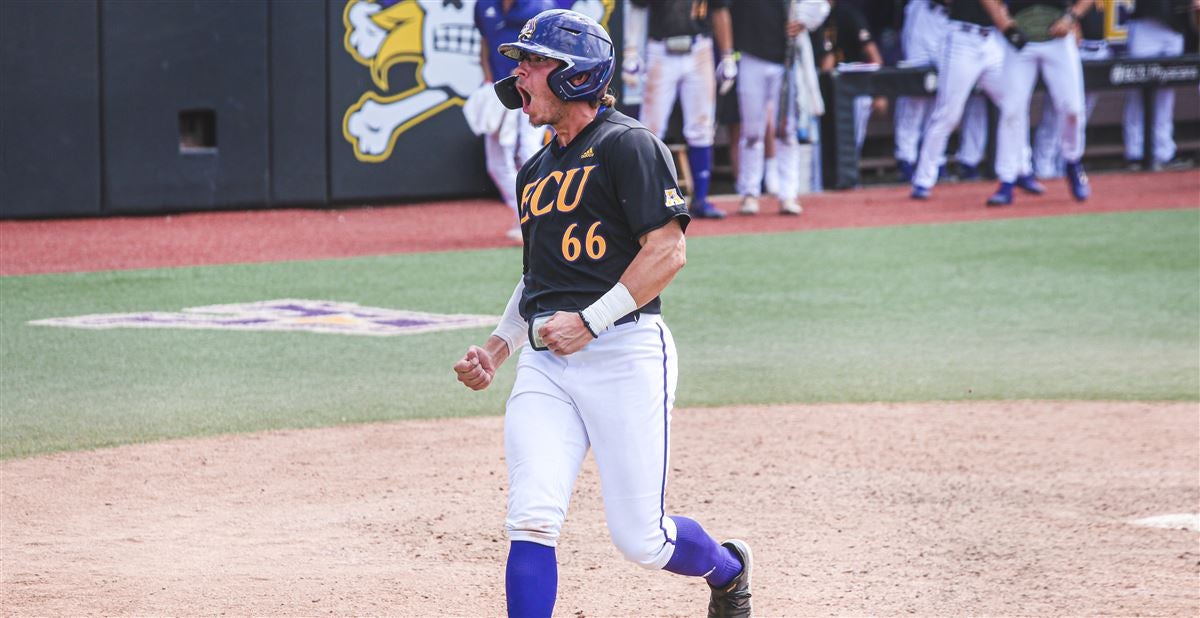 USF Baseball Sweeps Weekend Series From East Carolina, Leads