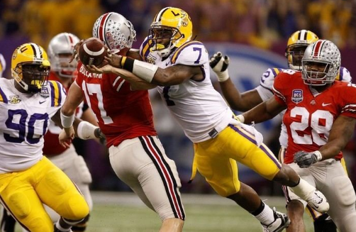 Ali Highsmith forces a fumble in the national championship game against Ohio State