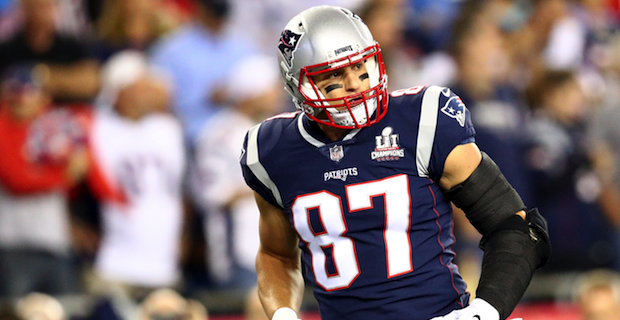 There's no number controversy for Gronk when it comes to his Bucs uni